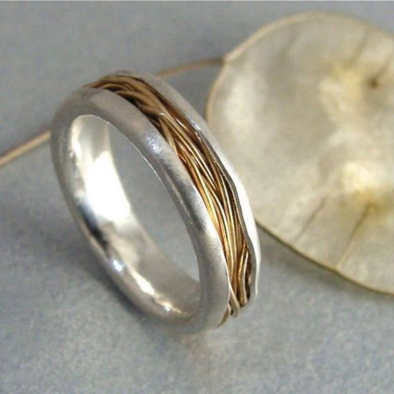 High quality and authentic niche two-tone trendy ring