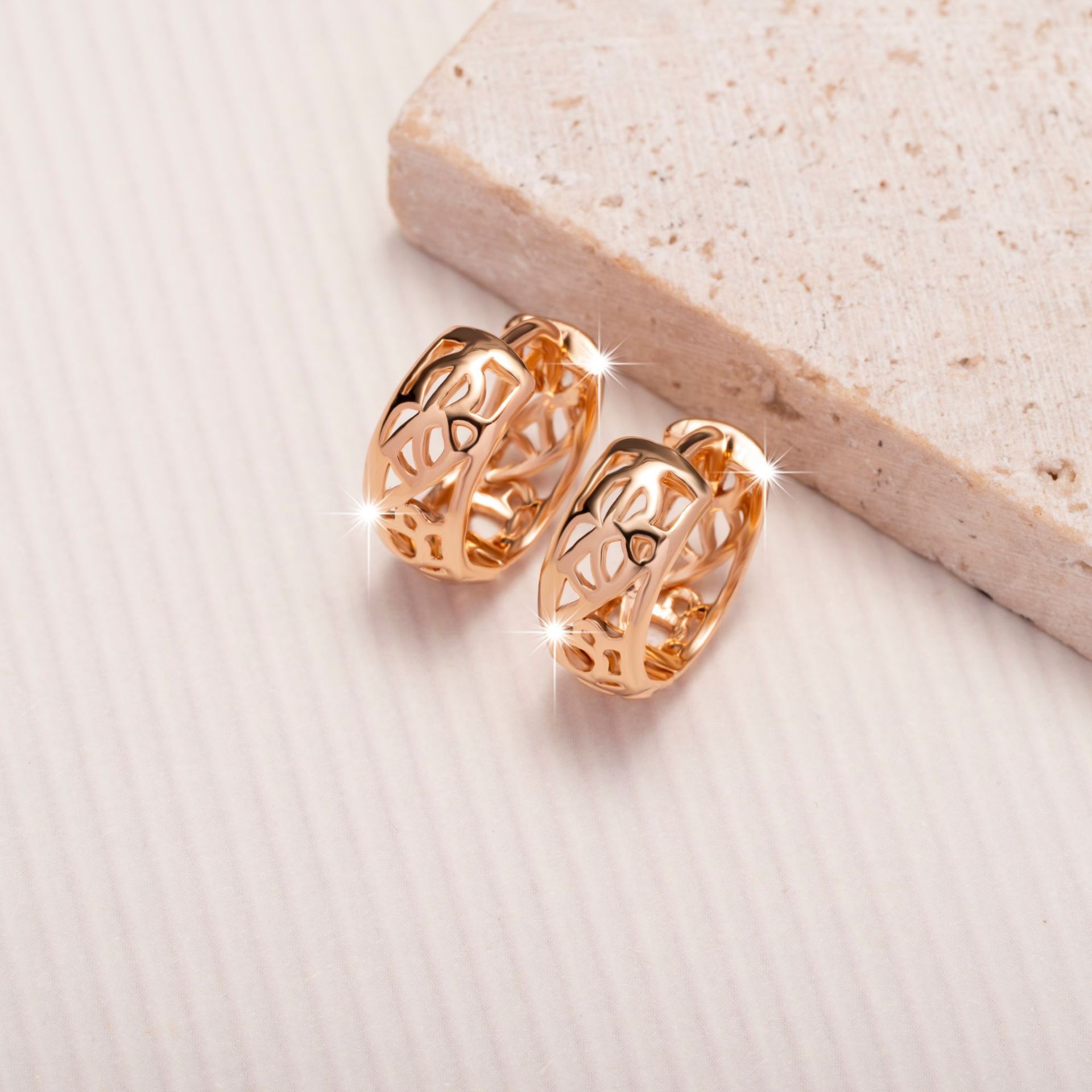 High quality earrings with elegant water drop design