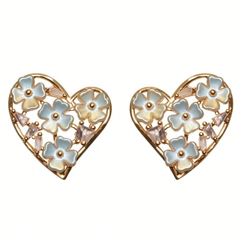 Earrings with an elegant and sophisticated design, inspired by delicacy