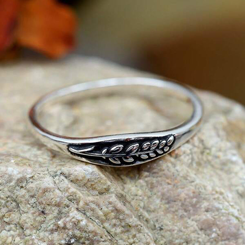 Elegant ring with unique design inspired by the natural element of wheat, symbolizing sweetness and prosperity
