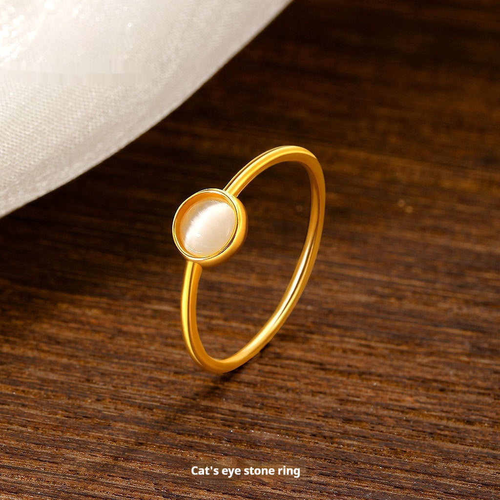 Retro ring with feminine style with opal and geometric design