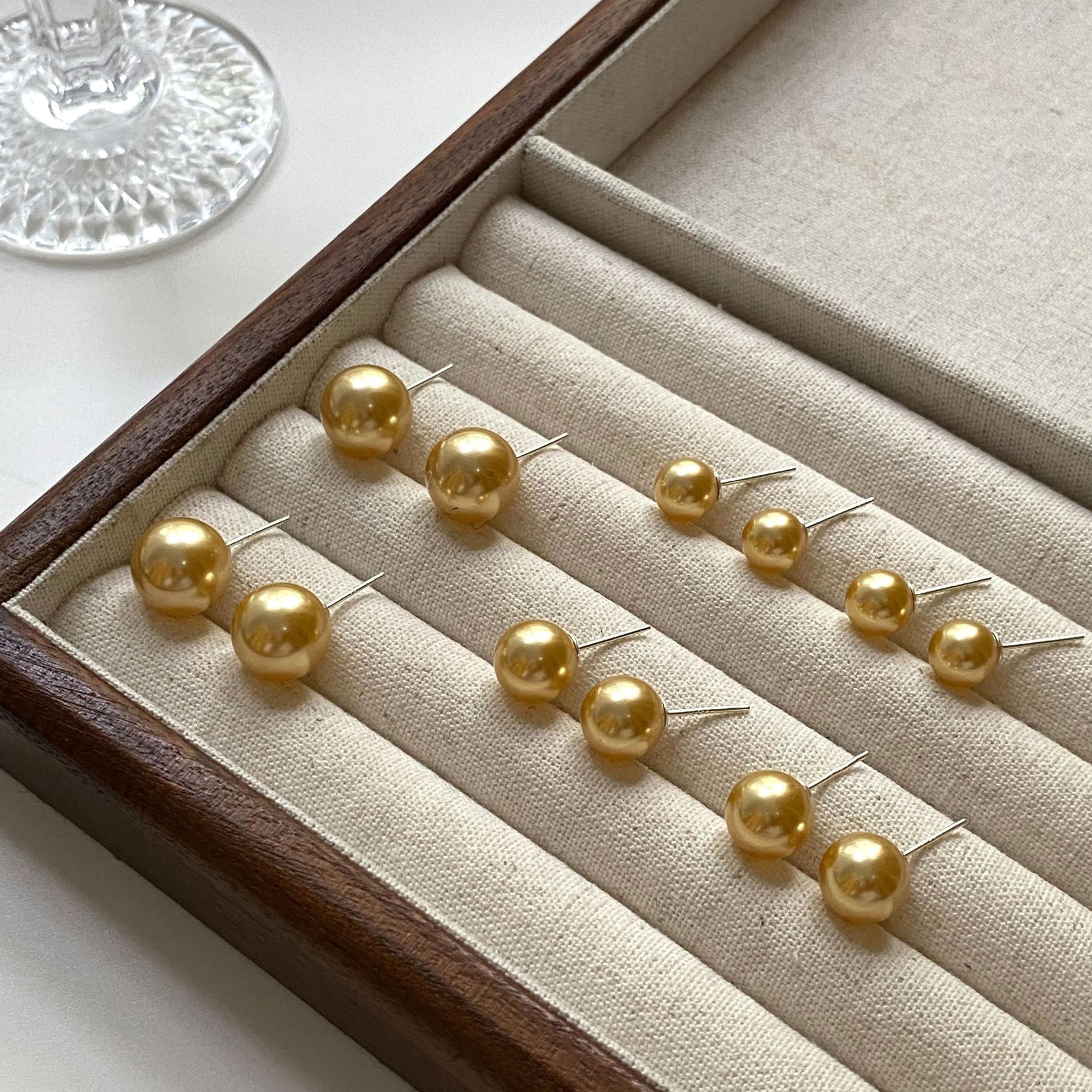 Women's large pearl stud earrings, combining style