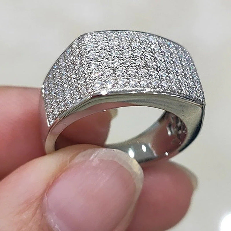 Micro-set index ring with subtle starbursts for a distinctive and refined style