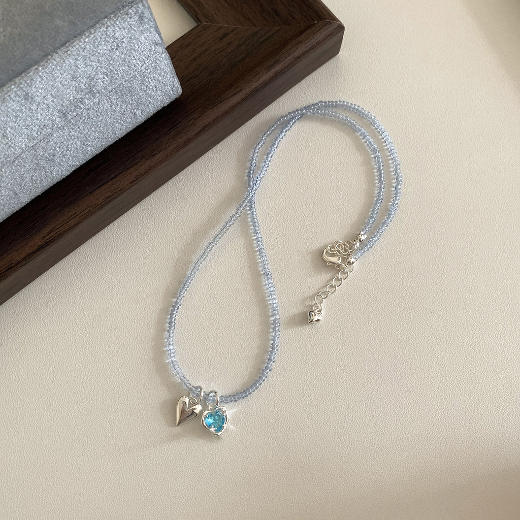 This women's necklace features a vibrant and delicate design, combining colorful yellow or blue beads with a hollow flower pendant.