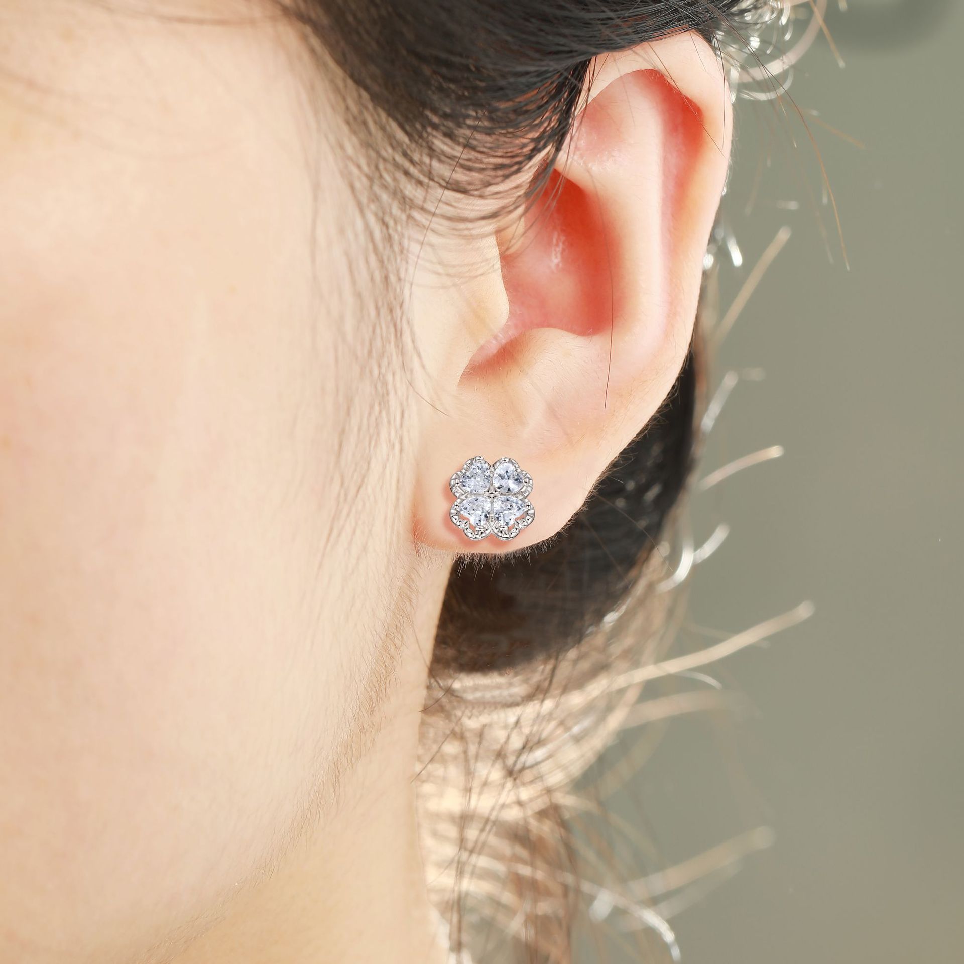 Zeng Yin Four Leaf Clover Ear Team Advanced Sense Love Zircon Earrings