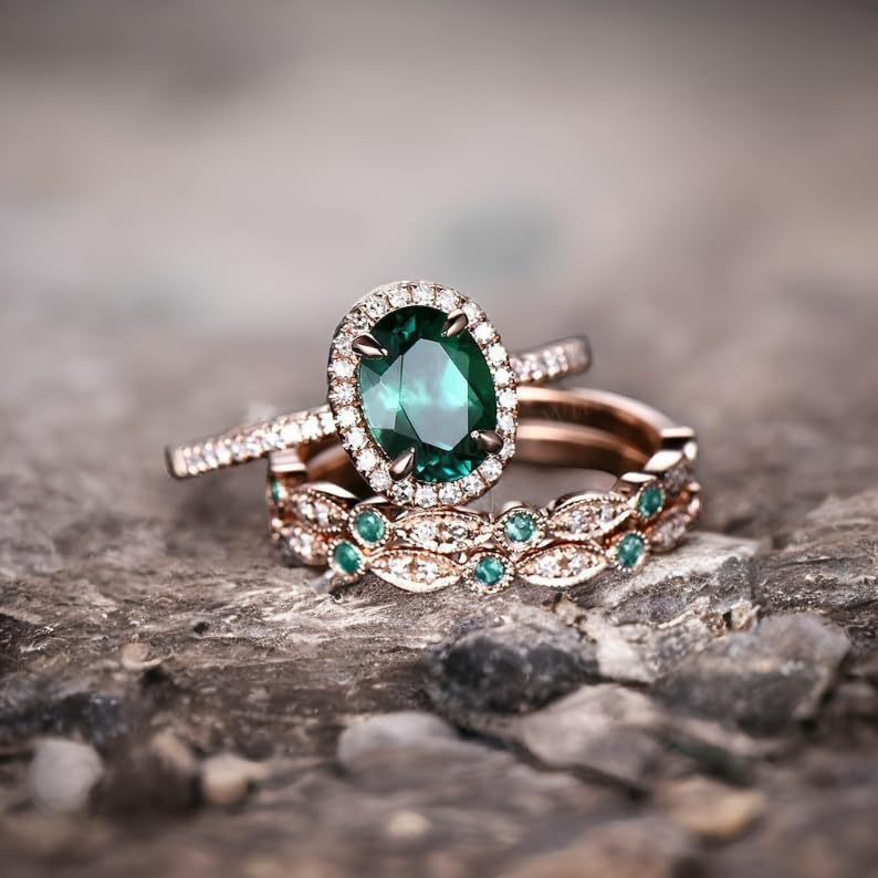 Fashionable three-in-one emerald laminated ring