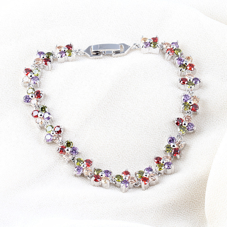 Bracelet délicat orné de petites fleurs serties de zircons associant élégance - NovaShop NovaShop Colorful White Plating Bigbuy