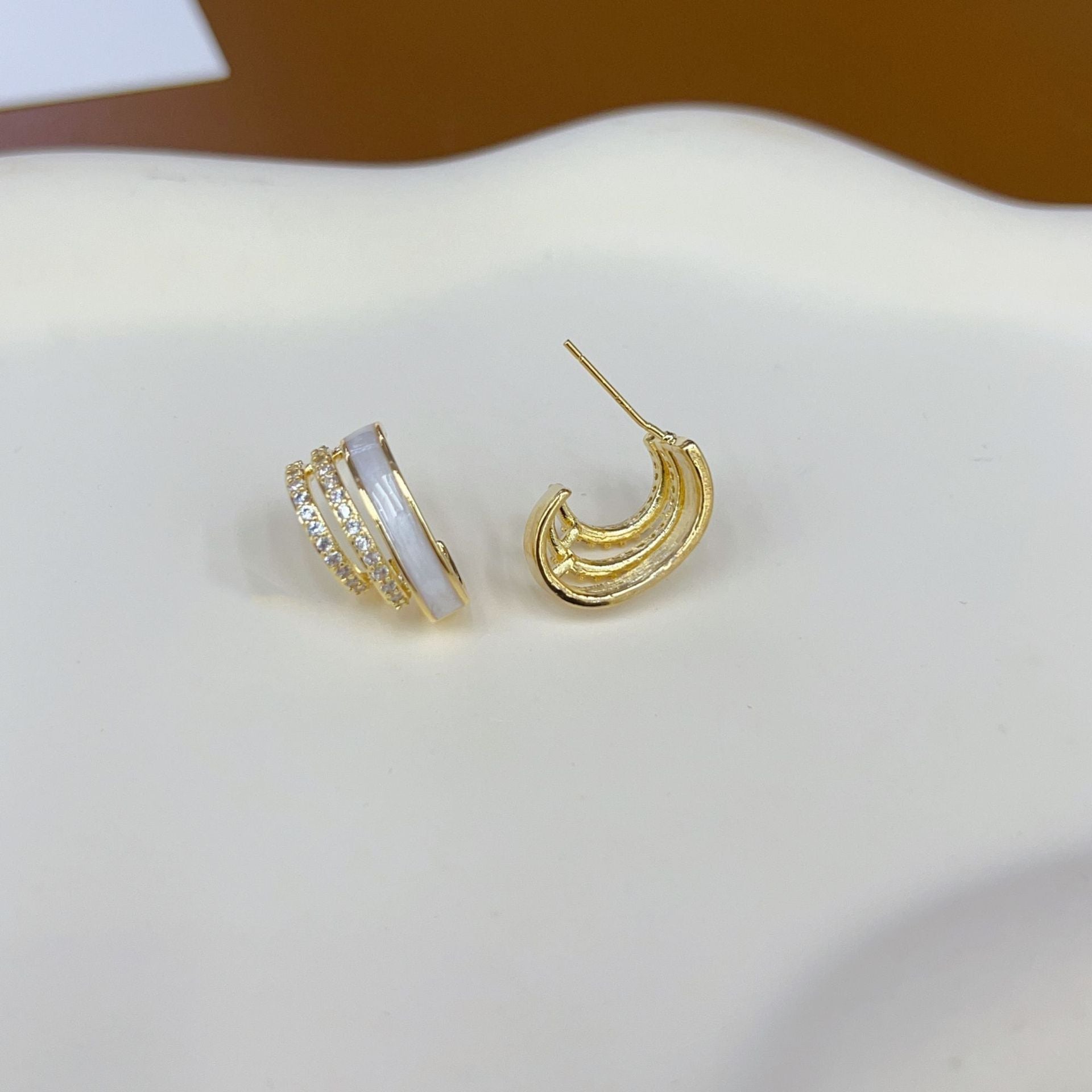 Clip-on earrings without piercing with oil painting and red diamonds