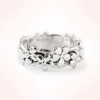 Elegant women's ring in rose gold set with zircon