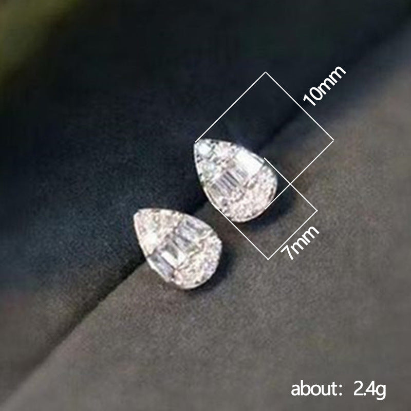Refined teardrop earrings