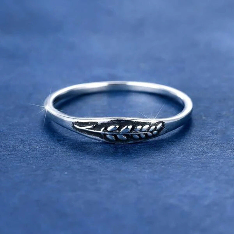 Elegant ring with unique design inspired by the natural element of wheat, symbolizing sweetness and prosperity
