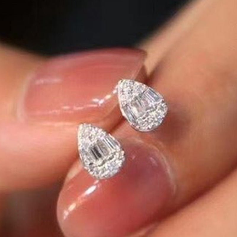 Refined teardrop earrings