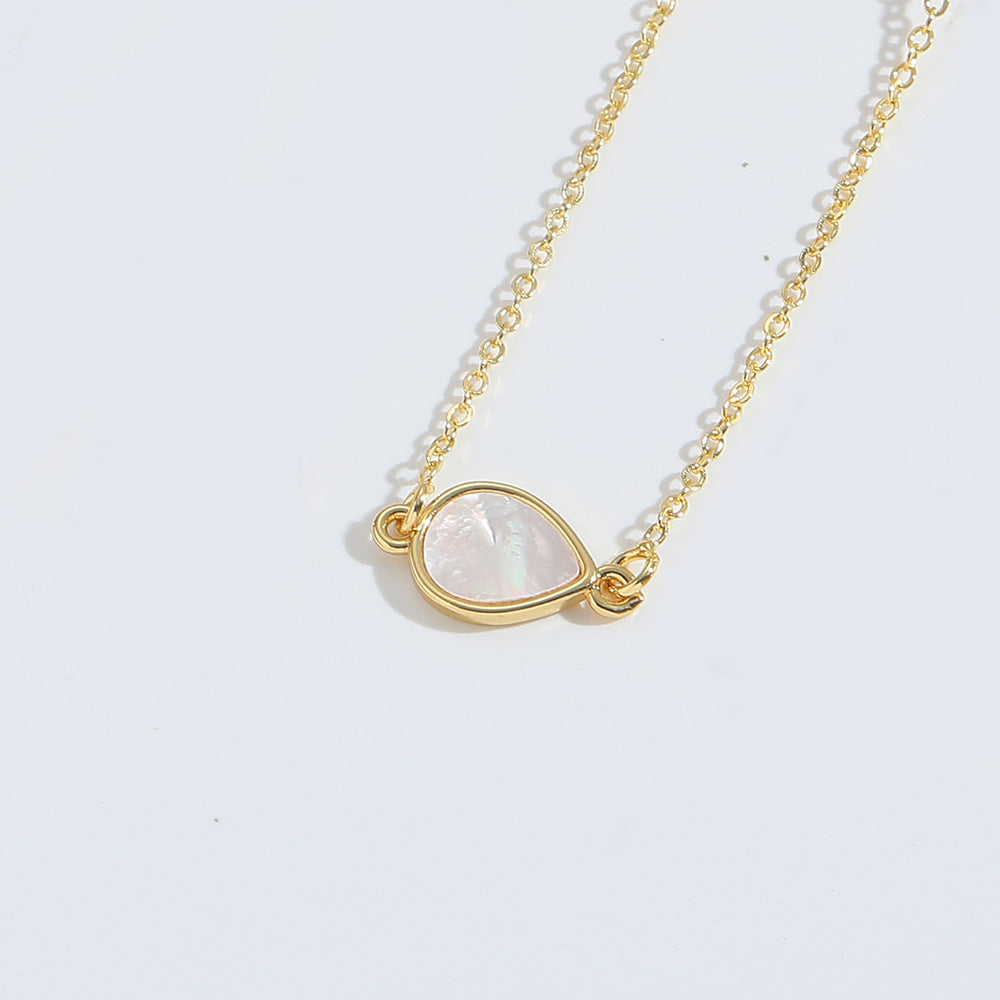 Vintage Heart Pendant Necklace - Elegant Clavicle Chain
