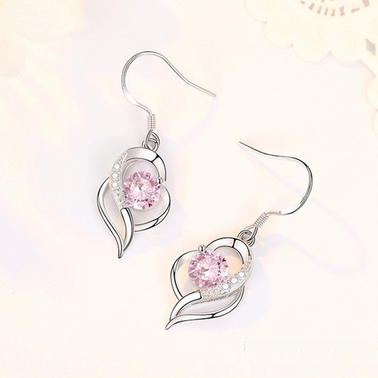 Elegant and simple heart-shaped earrings with micro-inlaid zircons