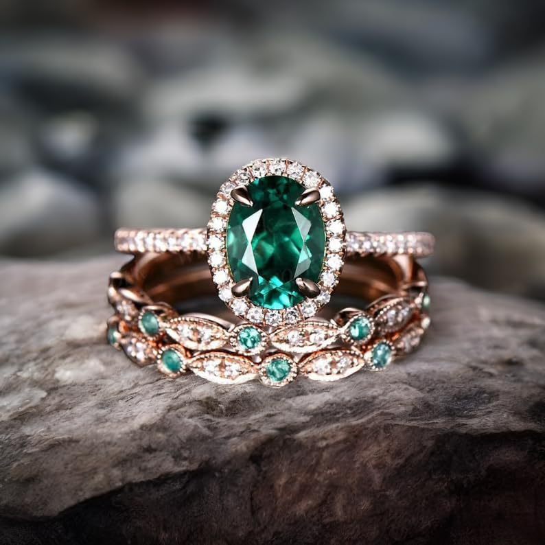 Fashionable three-in-one emerald laminated ring