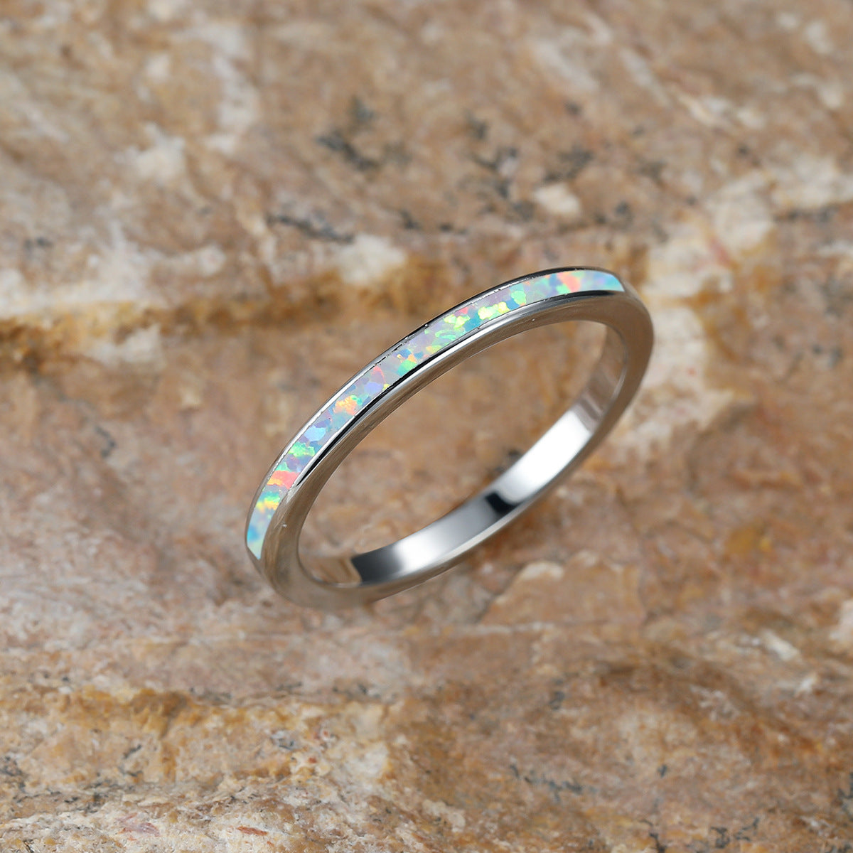Copper ring with a simple and personalized design, perfect for subtly asserting your temperament.