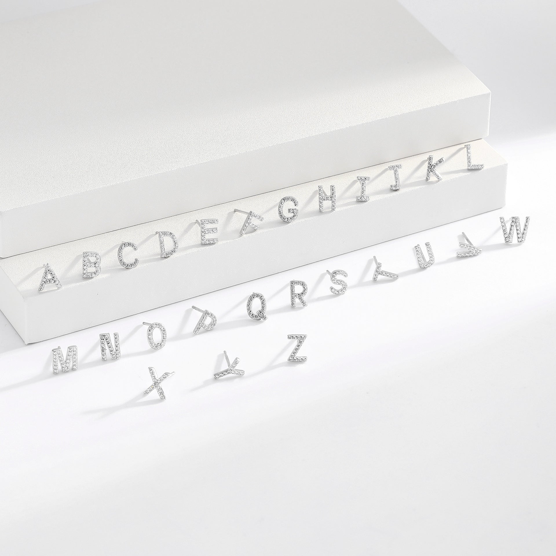 Boucles d’oreilles puces élégantes pour femmes avec lettres - NovaShop NovaShop Platinum A / 925 Silver Bigbuy