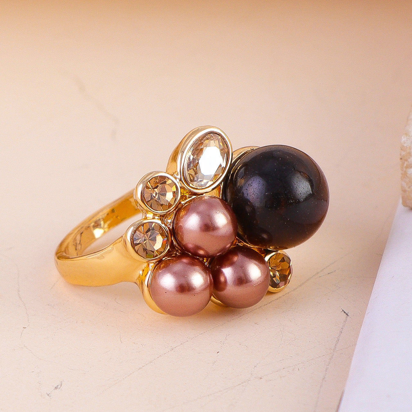 Simple and sensual floral pattern ring for women
