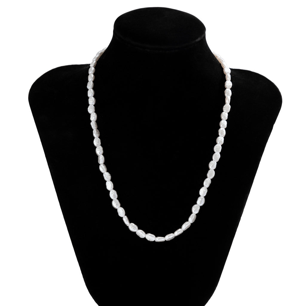 Handcrafted, refined and unisex necklace, perfectly suited to women thanks to its handcrafted natural mother-of-pearl pendant