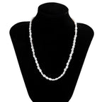 Handcrafted, refined and unisex necklace, perfectly suited to women thanks to its handcrafted natural mother-of-pearl pendant