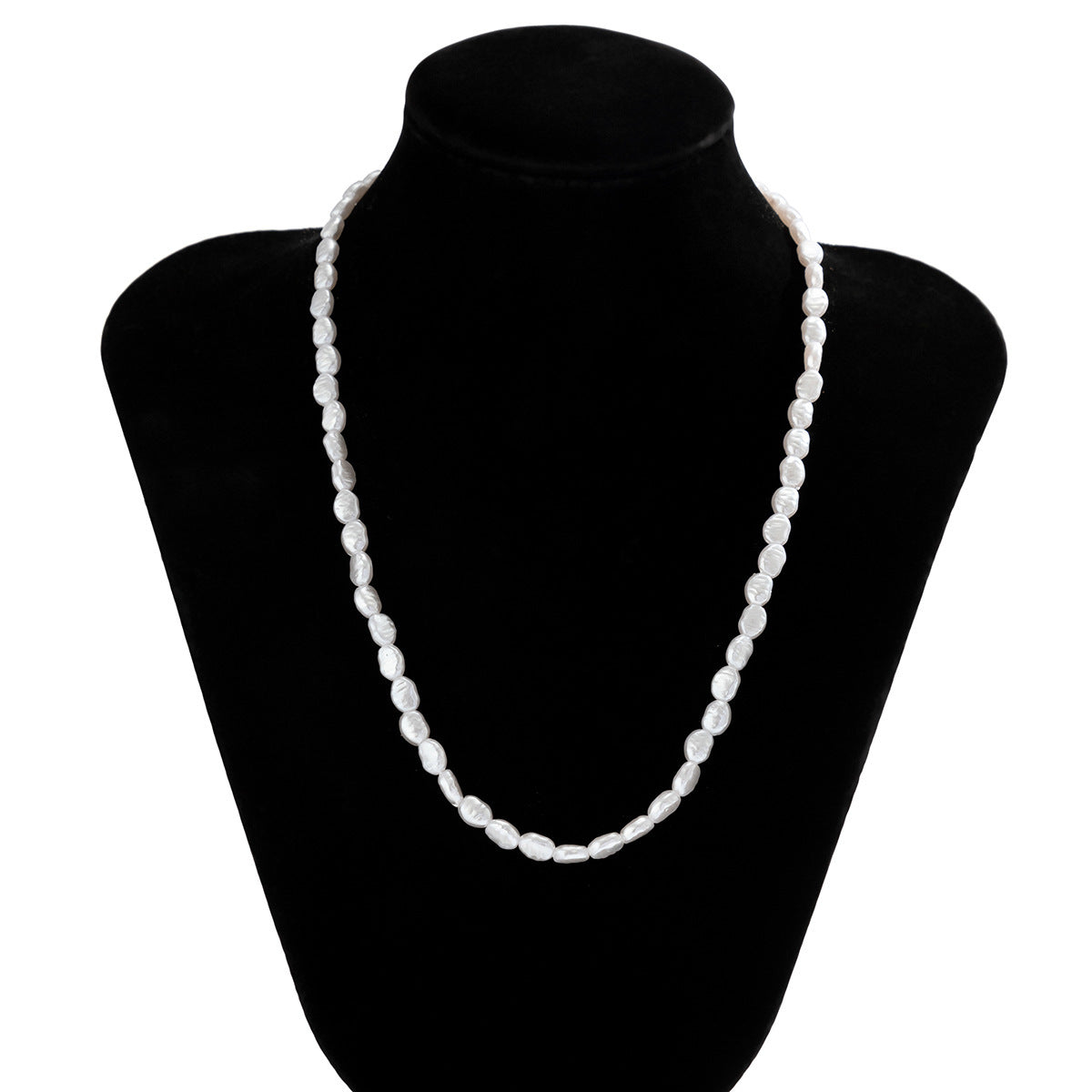 Handcrafted, refined and unisex necklace, perfectly suited to women thanks to its handcrafted natural mother-of-pearl pendant